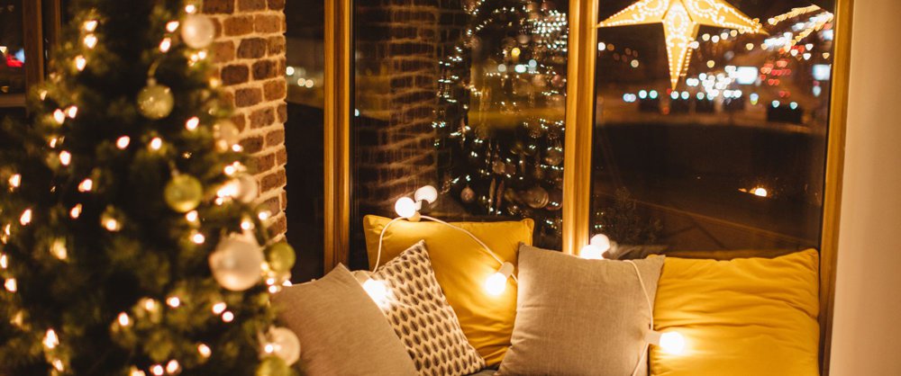 Jak udekorować dom na święta Bożego Narodzenia? Pomysły na dekoracje i świąteczny wystrój domu!